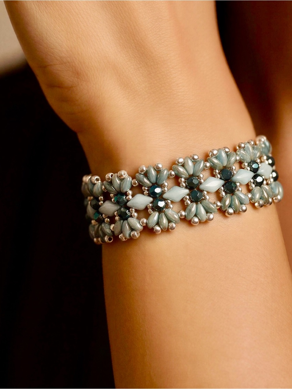 Delicate Teal Floral Bead Bracelet - Women Jewelry